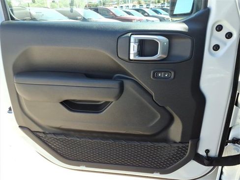 Used 2025 Jeep Wrangler Sport image 25