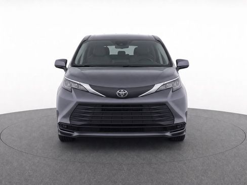 Used 2025 Toyota Sienna LE AWD/4WD image 8