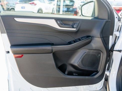 Used 2022 Ford Escape SE image 16