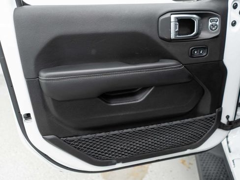 Used 2023 Jeep Wrangler Unlimited Sahara w/ Cold Weather Group AWD/4WD image 13