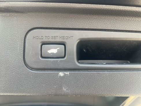 Used 2024 Honda Pilot Touring image 23