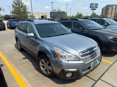 Used 2013 Subaru Outback 2.5i Premium AWD/4WD image 2