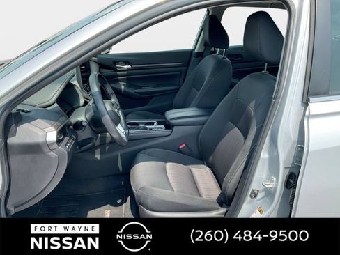 Used 2024 Nissan Altima 2.5 SV w/ SV Premium Package FWD image 11