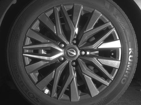 Used 2025 Nissan Altima 2.5 SV FWD image 15