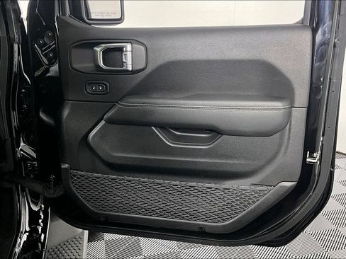 Used 2023 Jeep Wrangler Unlimited Sahara w/ Cold Weather Group AWD/4WD image 24