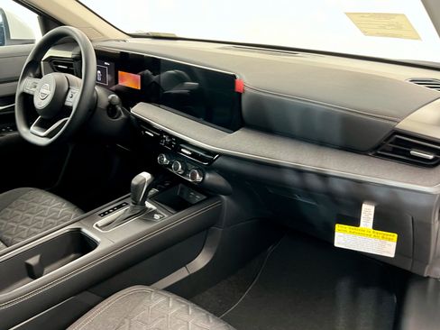 New 2025 Nissan Kicks SV w/ SV Premium Package image 24