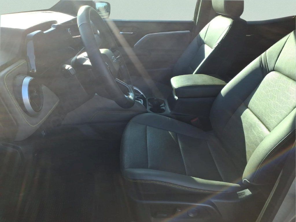 Used 2024 Chevrolet Colorado ZR2 w/ ZR2 Convenience Package III AWD/4WD image 9
