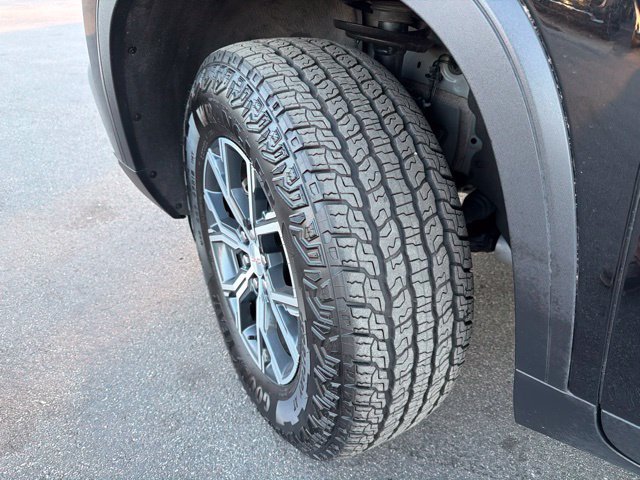 Used 2025 GMC Acadia AT4 w/ Luxury Package AWD/4WD image 10