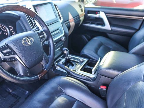 Used 2021 Toyota Land Cruiser image 18