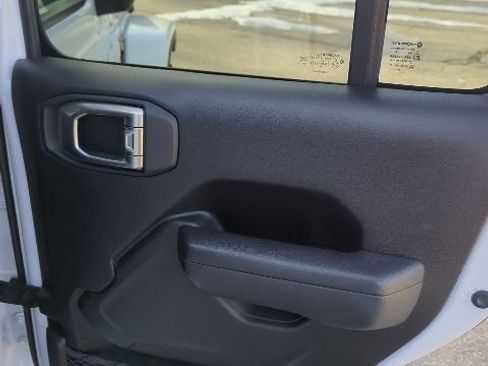 Used 2023 Jeep Gladiator Willys image 16