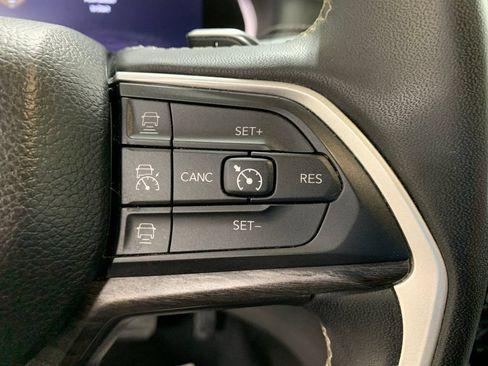 Used 2023 Jeep Grand Cherokee Limited AWD/4WD image 13