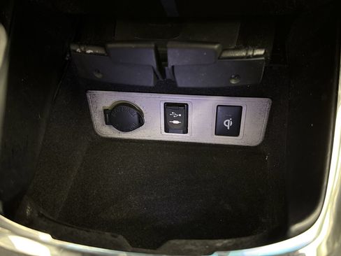 Used 2017 Toyota Avalon Limited w/ All Weather Liner Package FWD image 16