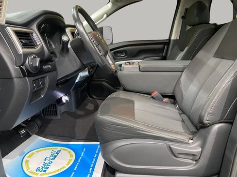 Used 2017 Nissan Titan SV image 17