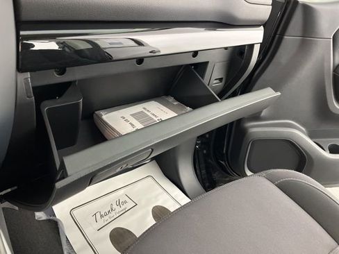 Used 2024 Nissan Titan SV w/ SV Convenience Package image 40