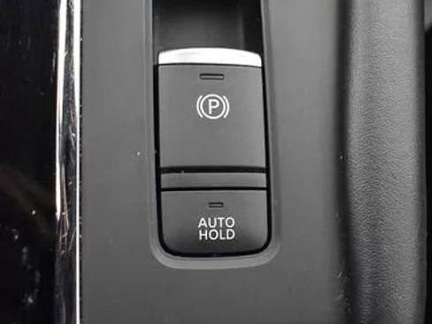 Used 2024 Mitsubishi Outlander FWD image 32