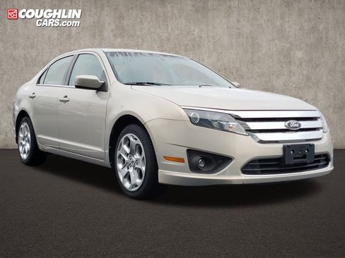 Used 2010 Ford Fusion SE image 1