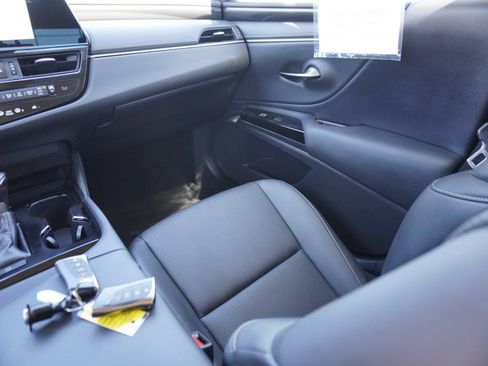 Used 2024 Lexus ES 350 FWD image 16