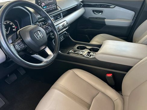 Certified 2025 Honda Pilot Touring image 10