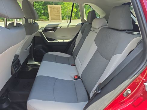 Used 2019 Toyota RAV4 XLE w/ Convenience Package AWD/4WD image 16