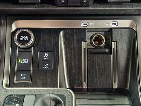 Used 2024 Lexus GX 550 w/ Accessory Package (Z1) AWD/4WD image 39