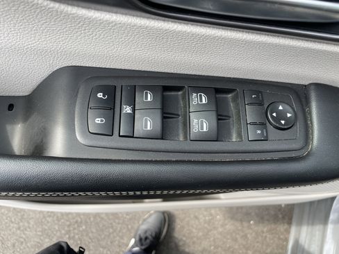 Used 2022 Chrysler Pacifica Touring-L image 31