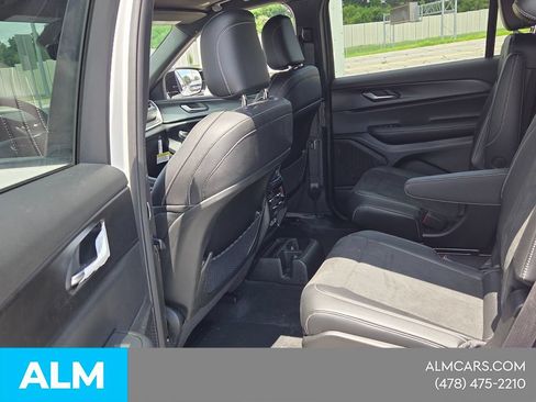 Used 2025 Jeep Grand Cherokee L Altitude AWD/4WD image 9