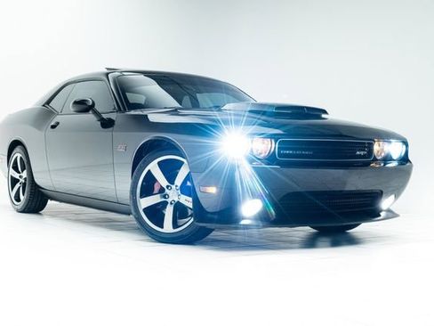 Used 2012 Dodge Challenger SRT8 w/ Premium Sound Group image 5