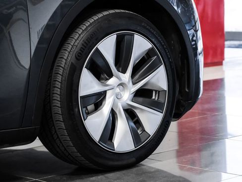 Used 2023 Tesla Model Y Long Range AWD/4WD image 57