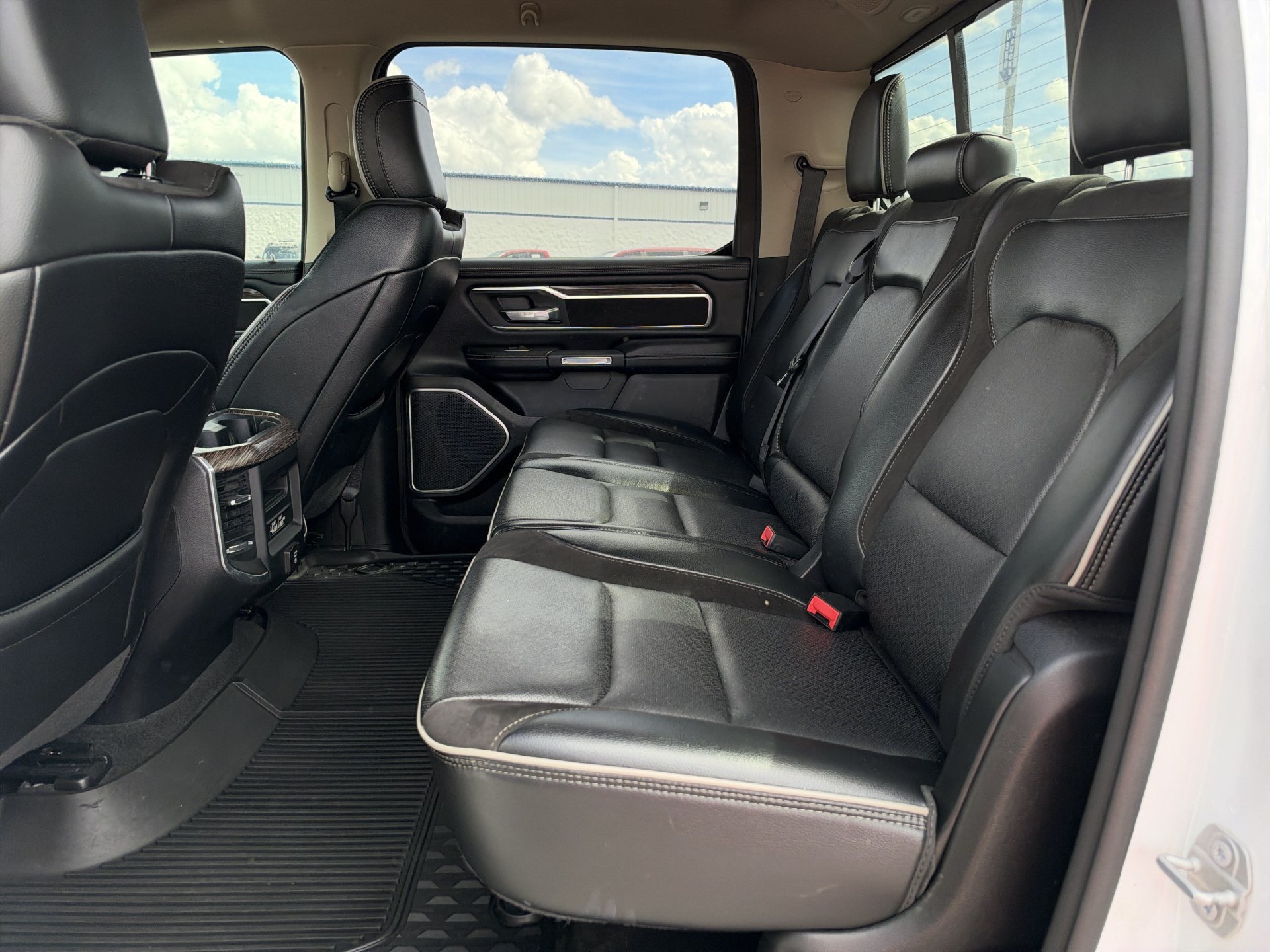 Used 2020 RAM 1500 Laramie AWD/4WD image 11