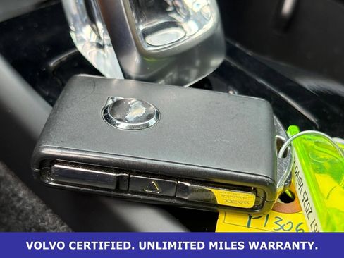 Certified 2025 Volvo XC40 B5 Plus AWD/4WD image 36