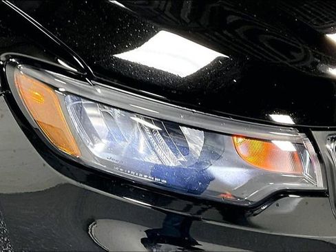 Used 2024 Jeep Compass Latitude image 28