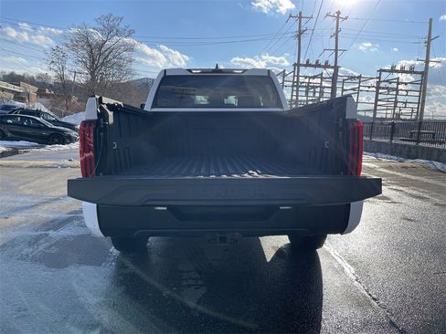 Used 2022 Toyota Tundra SR5 w/ SR5 Convenience Package image 13