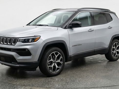 Used 2025 Jeep Compass Limited image 3