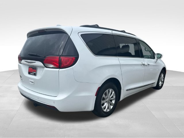 Used 2017 Chrysler Pacifica Touring-L FWD image 30