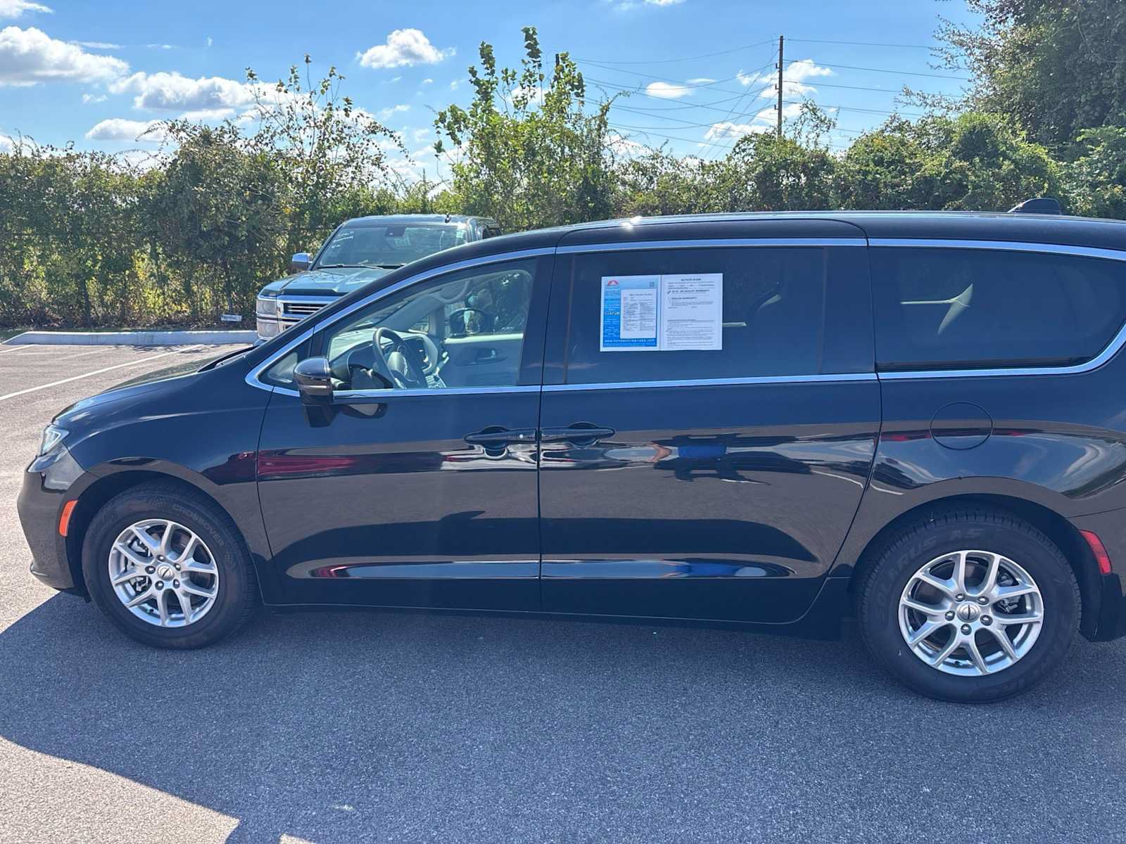 Used 2024 Chrysler Pacifica Touring-L FWD image 33