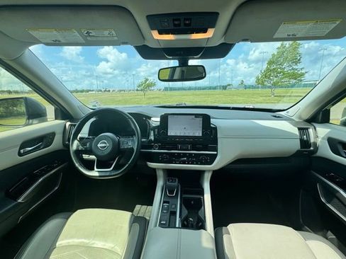 Used 2022 Nissan Pathfinder Platinum w/ Cargo Package image 14