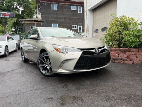 Used 2015 Toyota Camry XSE FWD image 18