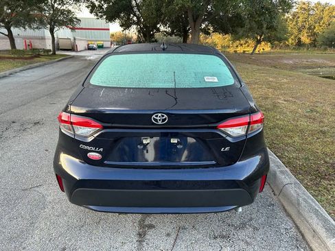 Certified 2022 Toyota Corolla LE image 4