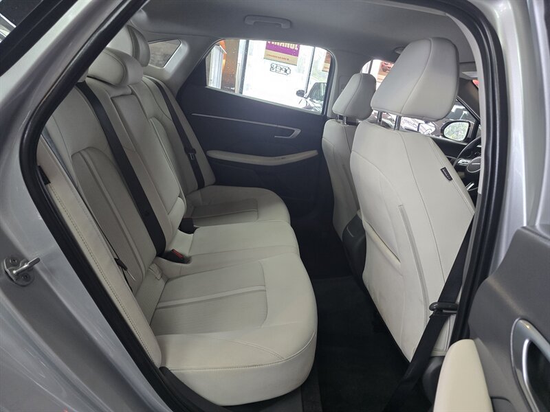 Used 2025 Hyundai Sonata SEL FWD image 16
