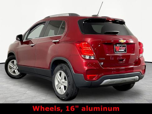 Used 2020 Chevrolet Trax LT w/ LT Convenience Package FWD image 4