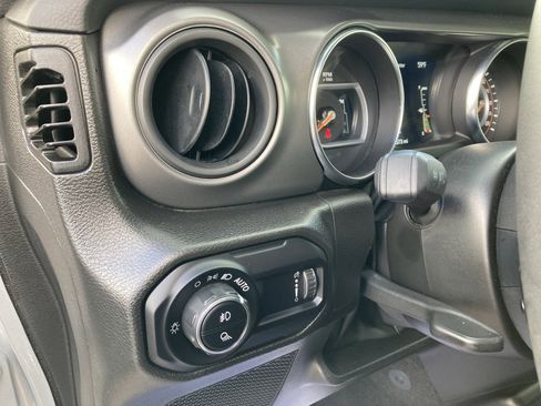 Used 2023 Jeep Gladiator Sport image 12