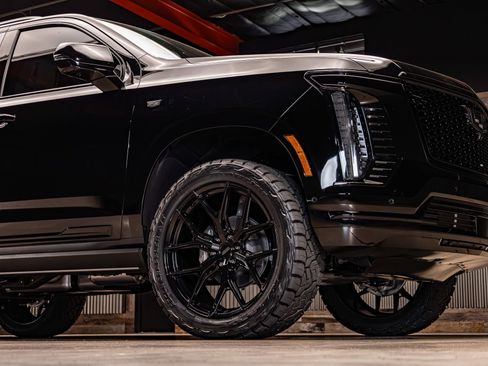 Used 2026 Cadillac Escalade Platinum Sport w/ LPO, ONYX Package image 13