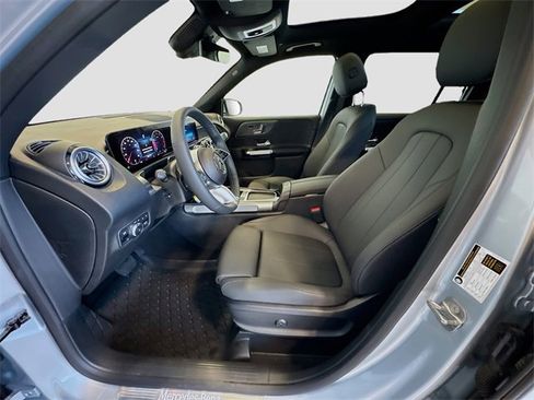 New 2025 Mercedes-Benz GLB 250 4MATIC image 4