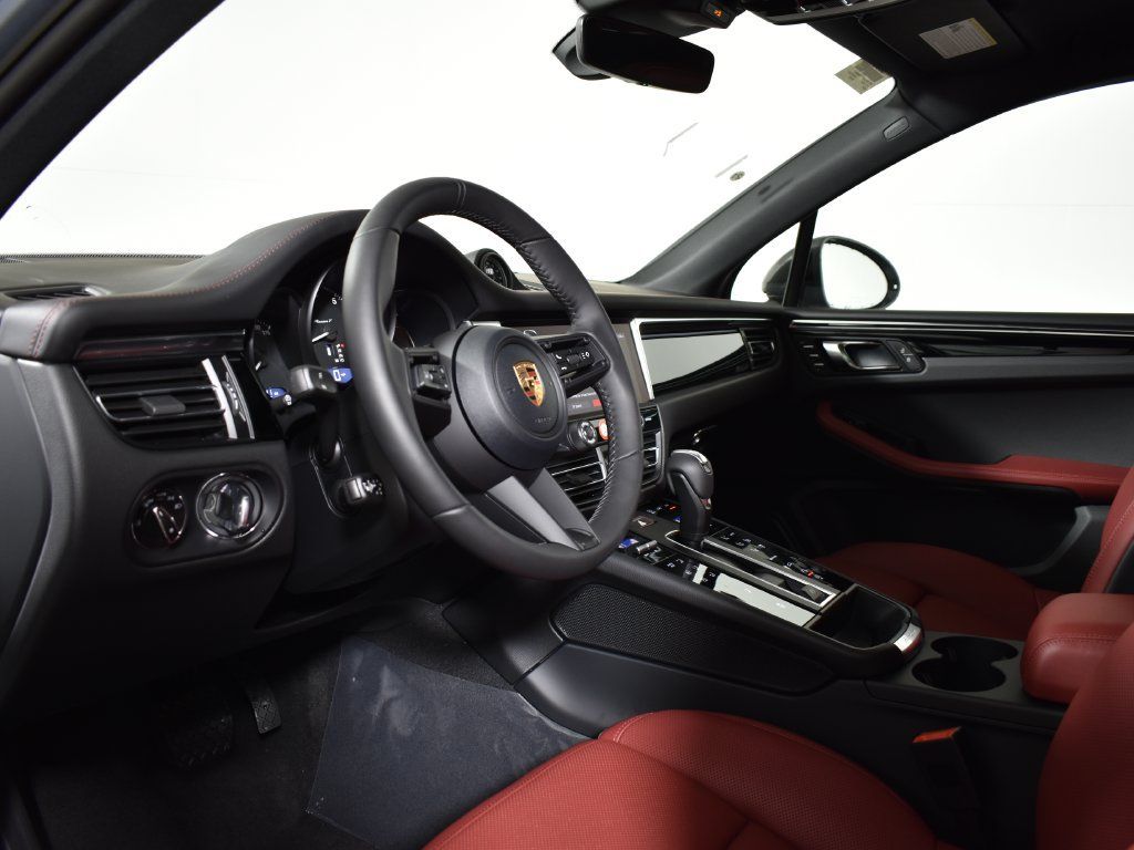 Used 2026 Porsche Macan AWD/4WD image 4