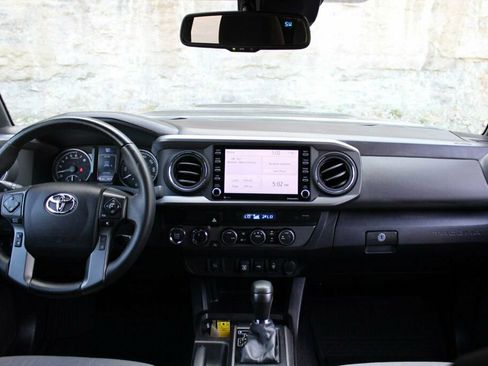 Used 2022 Toyota Tacoma TRD Sport AWD/4WD image 20