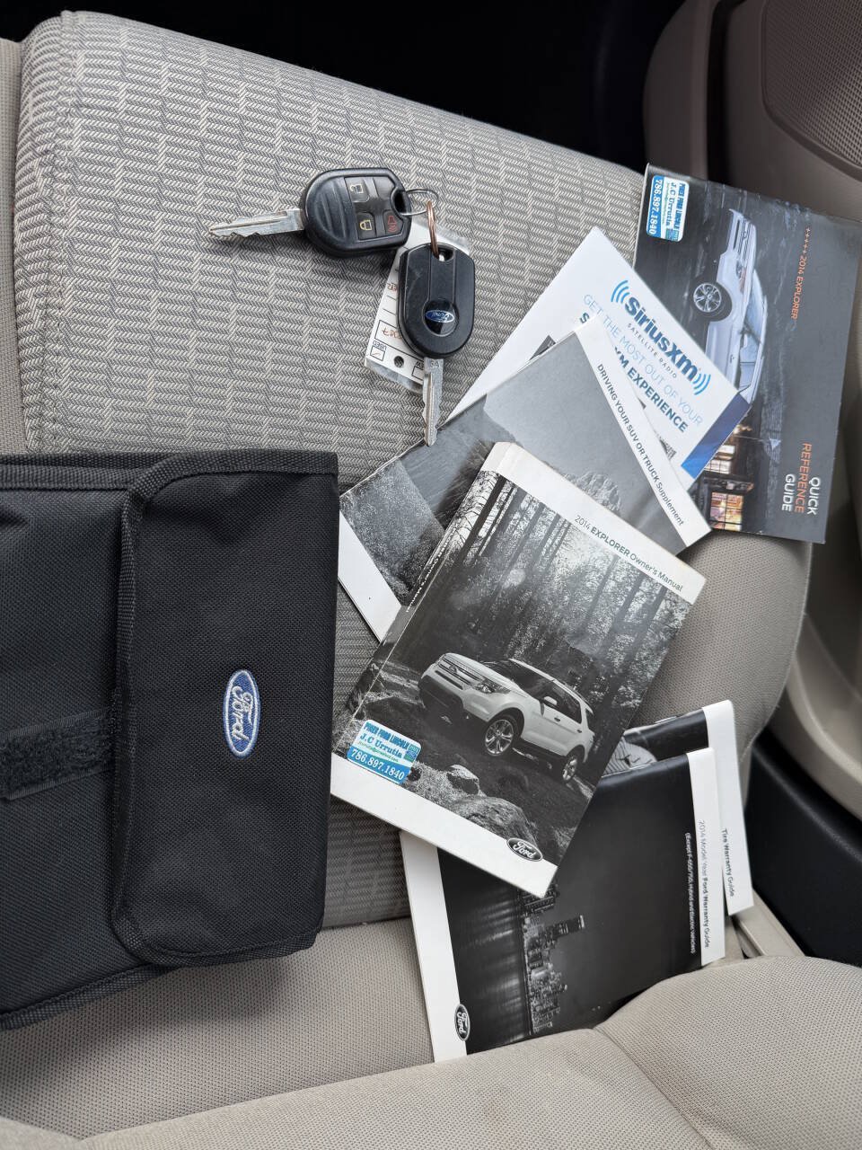 Used 2014 Ford Explorer XLT FWD image 30