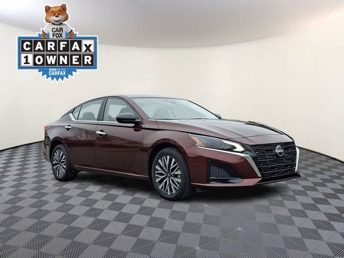 Used 2024 Nissan Altima 2.5 SV image 1