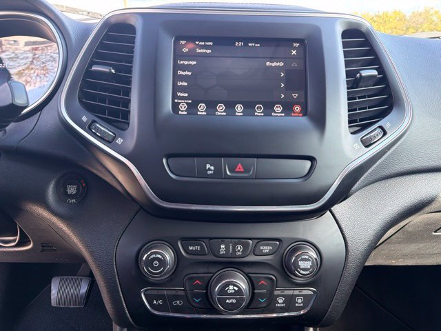 Used 2019 Jeep Cherokee Latitude Plus w/ Comfort/Convenience Group FWD image 24