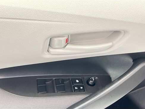 Used 2025 Toyota Corolla LE image 16