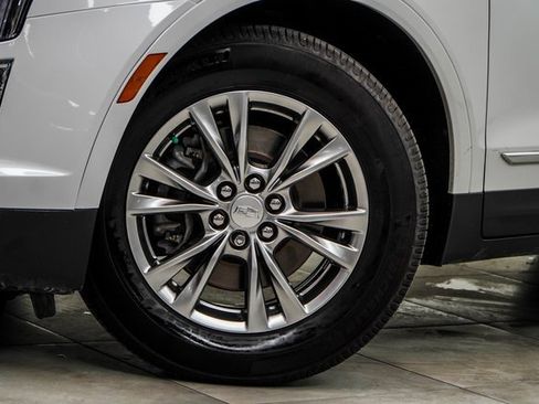 Used 2021 Cadillac XT5 Premium Luxury image 3